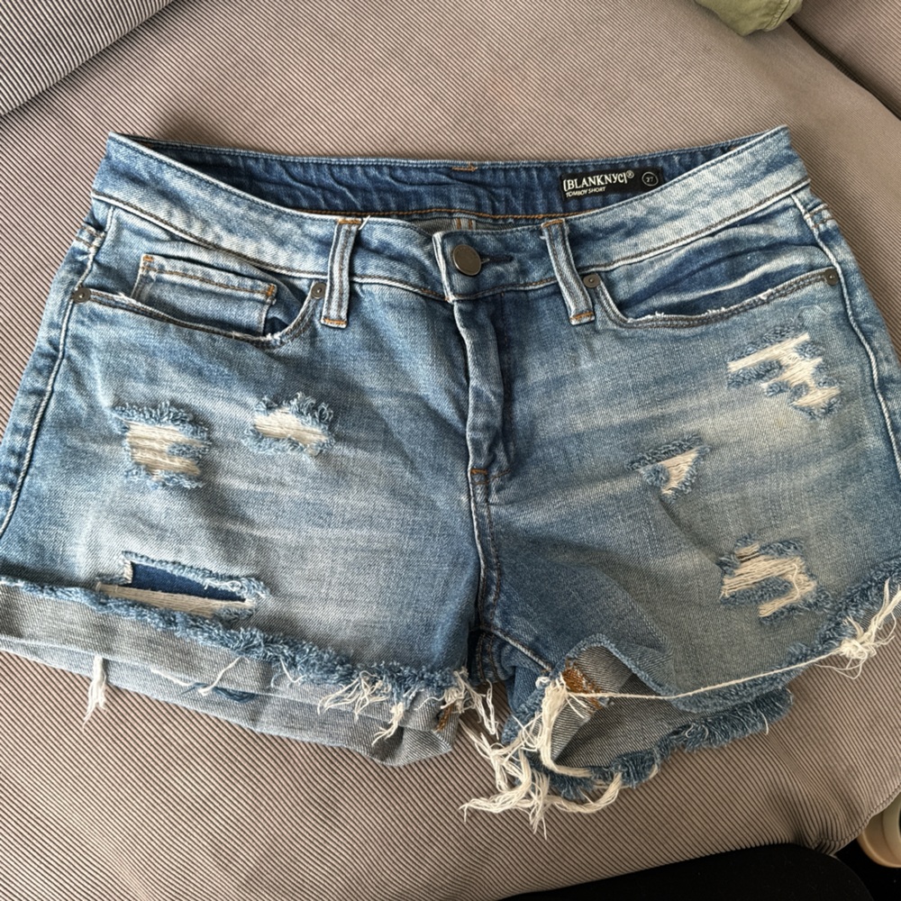 BlankNYC SIZE 27 distressed cut off Jean shorts